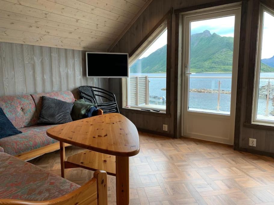Leilighet I Rorbu Pa Kaldfarnes - Yttersia Senja Exterior foto